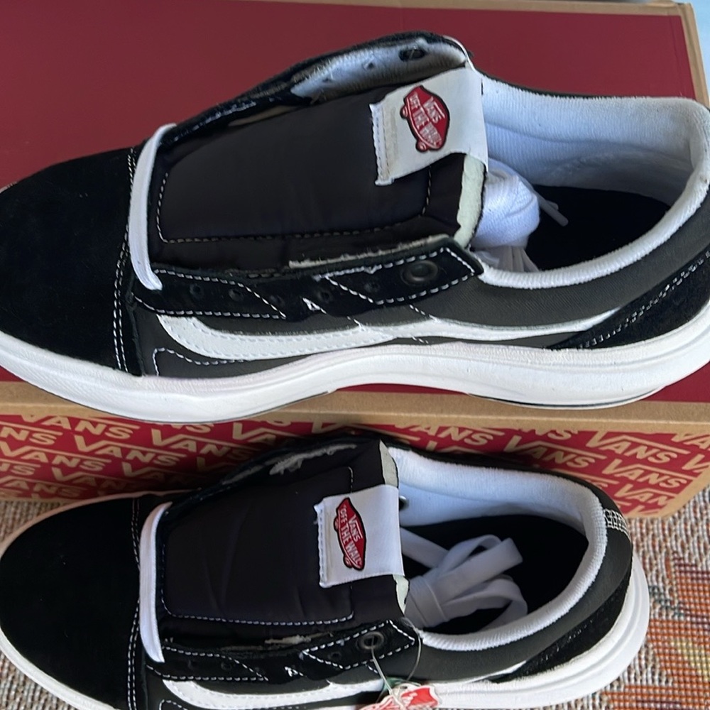 Vans WMNS Oid Skool Over
Black/White
VN0A7Q5EBA2
Sneakers Platforms - Picture 3 of 16